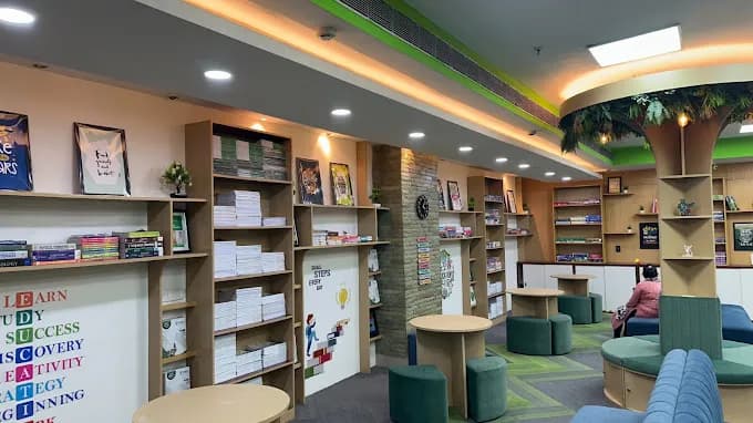 Dedicated self-study library with 200+ seating capacity